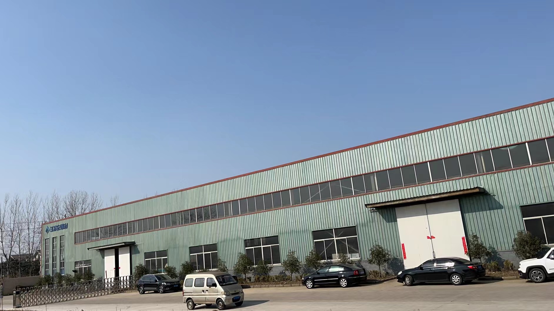 PVC風(fēng)口型材-生產(chǎn)車間